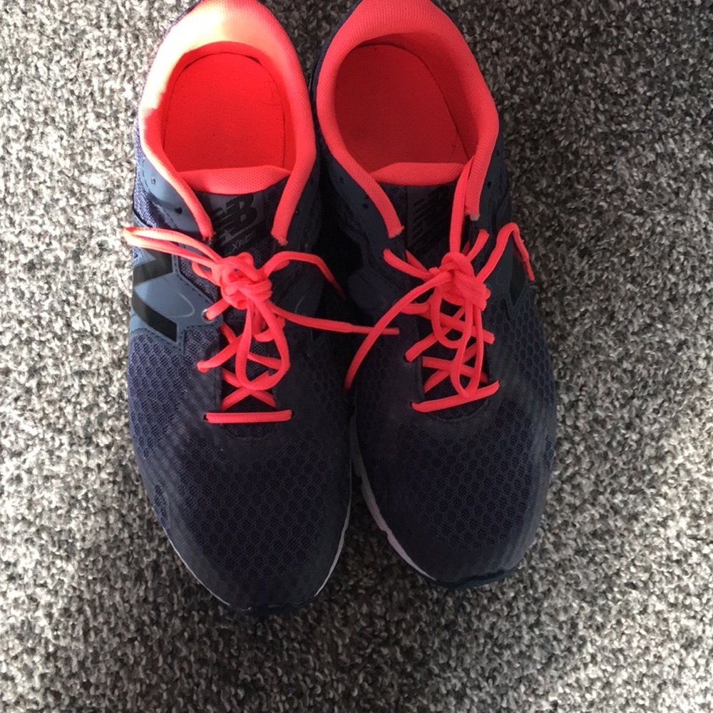 Sneakers size 8 wide